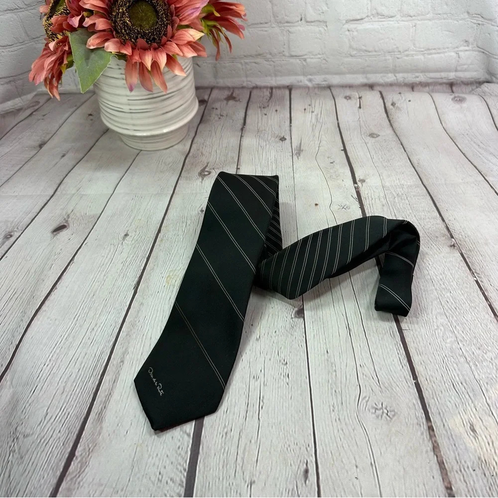 vintage oscar de la renta black diagonal stripe tie preppy designer office